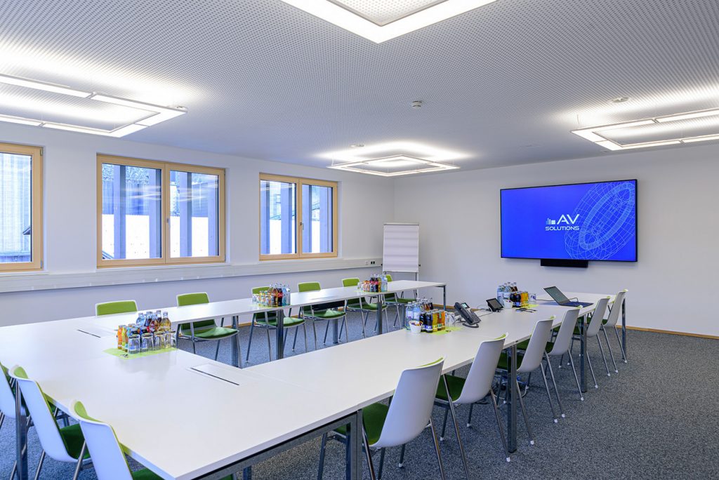 Holz_Pfeifer_Crestron_NEC_Barco-ClickShare_2_AVsolutions