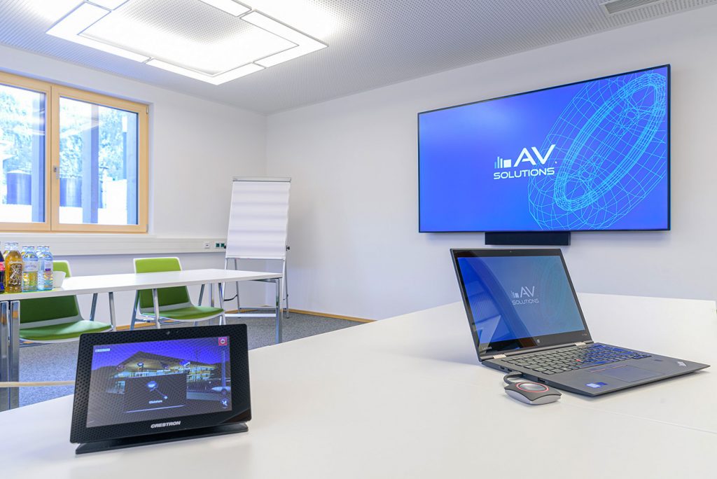 Holz_Pfeifer_Crestron_NEC_Barco-ClickShare_4_AVsolutions