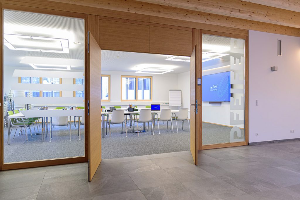 Holz_Pfeifer_Crestron_NEC_Barco-ClickShare_9_AVsolutions