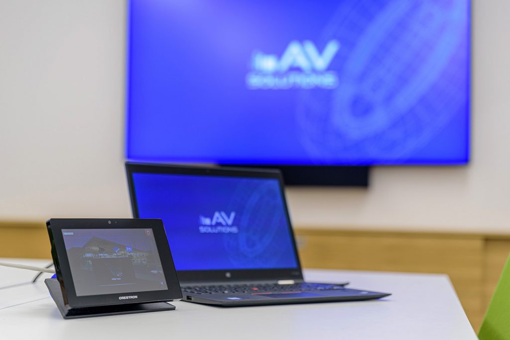 Holz_Pfeifer_Crestron_NEC_Barco-ClickShare_Touchpanel_3_AVsolutions