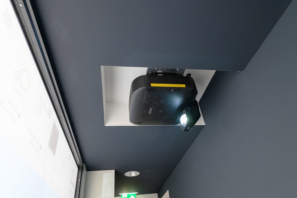 Projekt_Sparkasse_Feldkirch_Crestron_Epson_Bose_AVsolutions_10