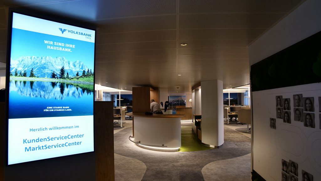 Volksbank_Tirol_Crestron_SMART-Board_JBL_Shure_Easescreen_Samsung_4_AVsolutions