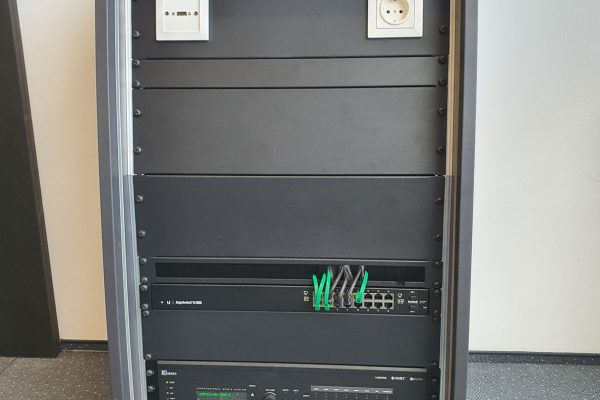 Rack_Signalmanagement_audiovisuelle_Technik_Steuerung_1_AVsolutions