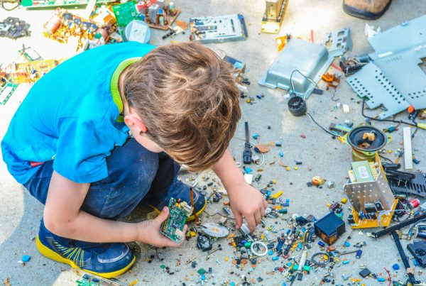 Einbau und Montage von audiovisuellen Systemen (Foto: Kevin Jarrett, unsplash.com) | AVsolutions
