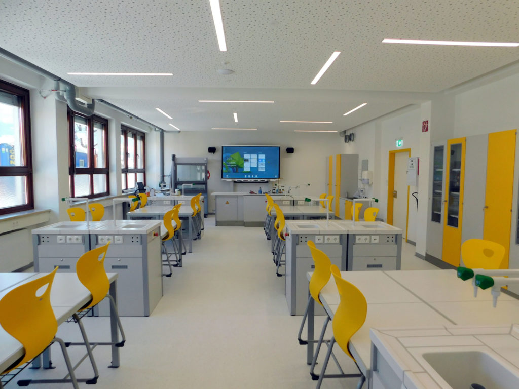 Bildungseinrichtungen-VSVompStans-SMART-Board_distancelearning_3_AVsolutions SMART-Boards - Distance Learning - Digitaler Unterricht - Lernsoftware - Medientechnik für Schulen I AVsolutions