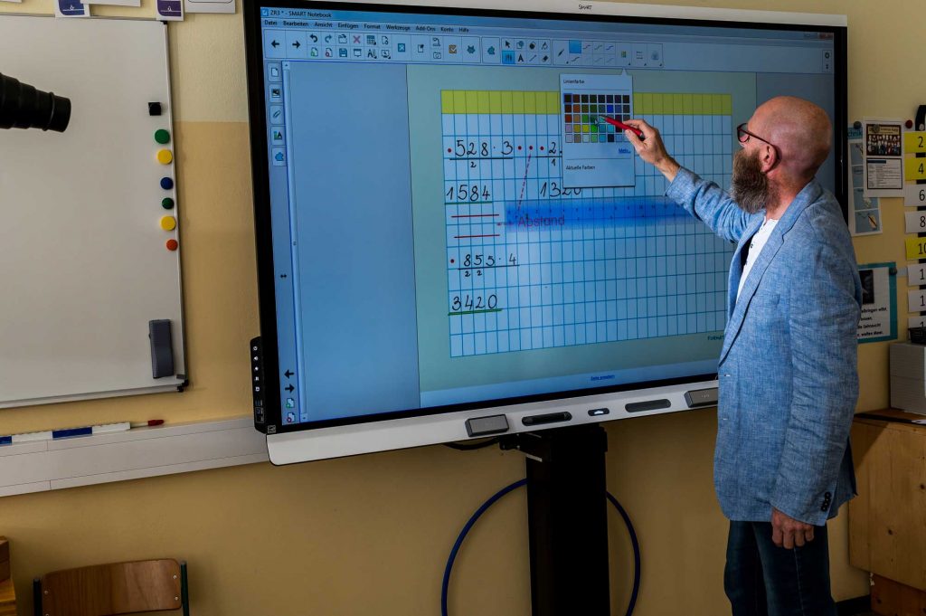 Medientechnik_SMART-Boards_Bildungseinrichtungen_VS-Pfaffenhofen_3_AVsolutions SMART Boards I Schule I Digitaler Unterricht I AVsolutions