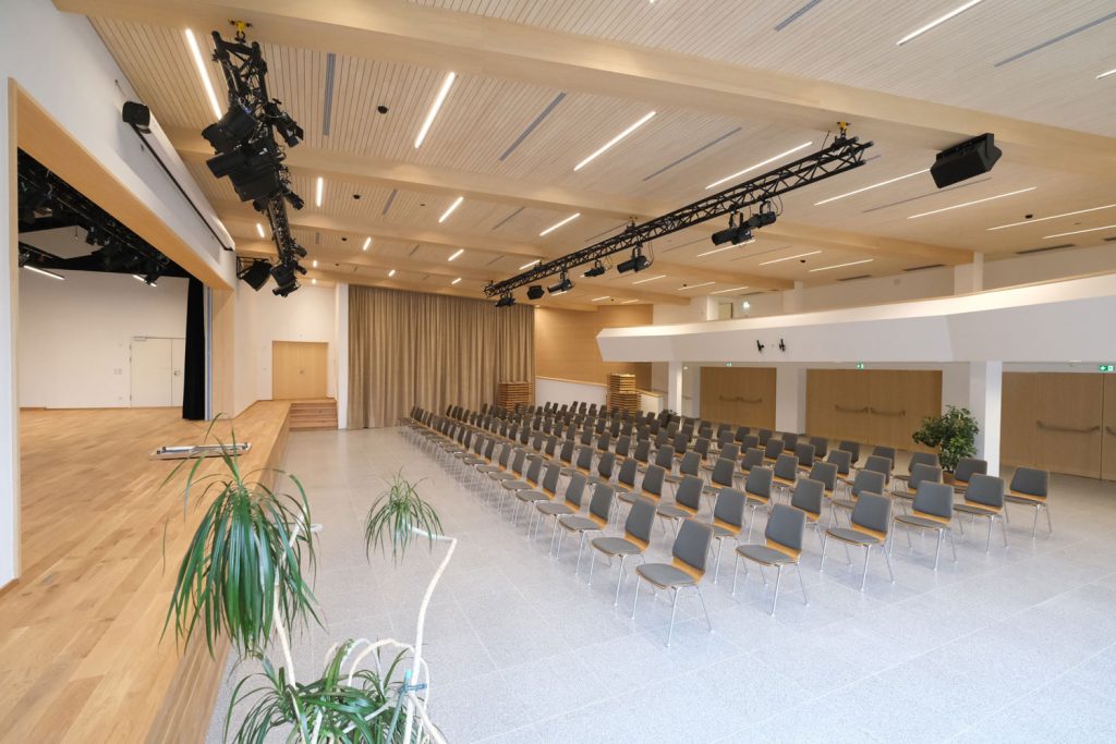 Zugspitzsaal-Ehrwald-Eventwelt-Medientechnik-AVsolutions Zugspitzsaal | Eventtechnik | Medientechnik | Beschallung | Veranstaltungstechnik | AVsolutions