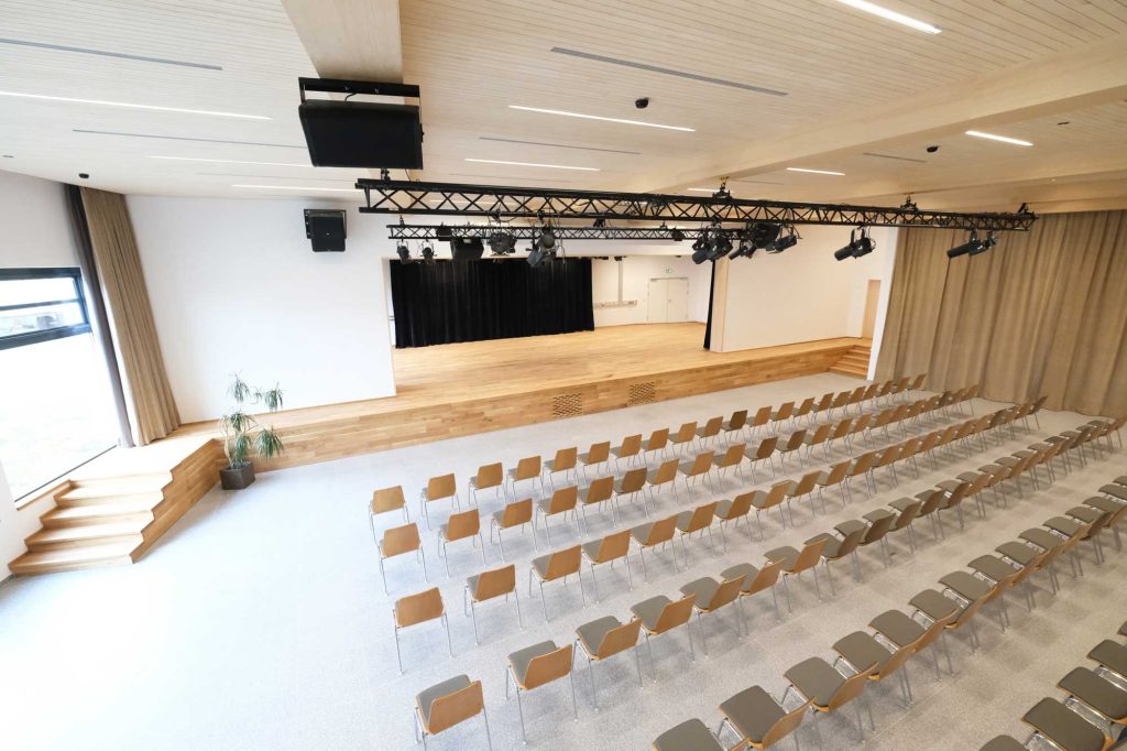 Zugspitzsaal-Ehrwald-Eventwelt-Medientechnik-Beschallung-11-AVsolutions Zugspitzsaal | Eventtechnik | Medientechnik | Beschallung | Veranstaltungstechnik | AVsolutions