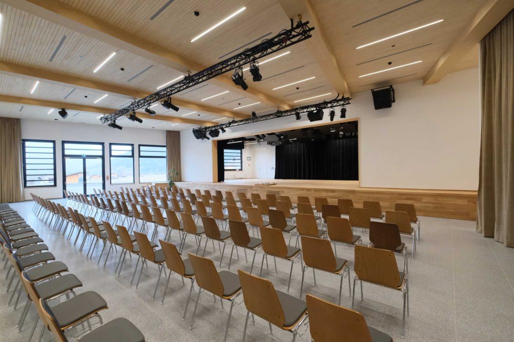 Zugspitzsaal-Ehrwald-Eventwelt-Medientechnik-Beschallung-3-AVsolutions Zugspitzsaal | Eventtechnik | Medientechnik | Beschallung | Veranstaltungstechnik | AVsolutions