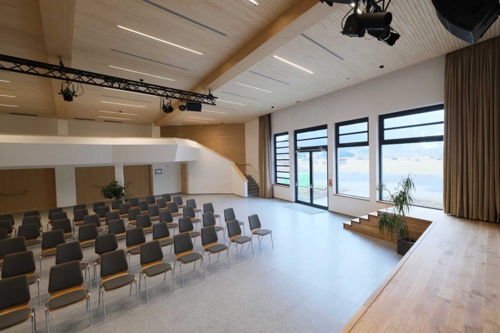 Zugspitzsaal-Ehrwald-Eventwelt-Medientechnik-Beschallung-4-AVsolutions Zugspitzsaal | Eventtechnik | Medientechnik | Beschallung | Veranstaltungstechnik | AVsolutions