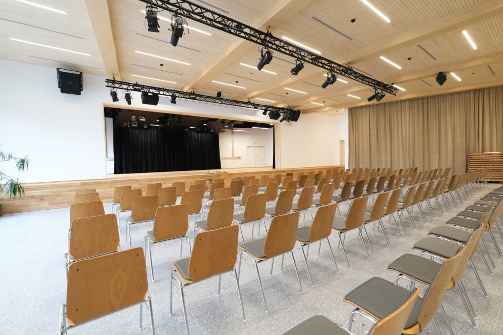 Zugspitzsaal-Ehrwald-Eventwelt-Medientechnik-Beschallung-7-AVsolutions Zugspitzsaal | Eventtechnik | Medientechnik | Beschallung | Veranstaltungstechnik | AVsolutions
