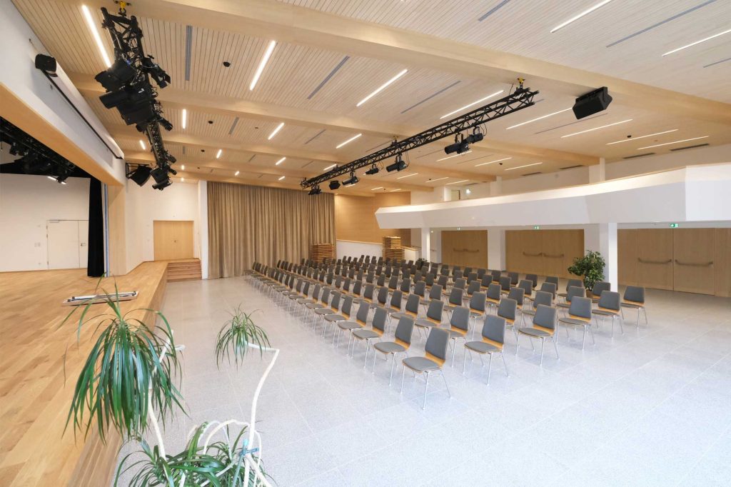 Zugspitzsaal-Ehrwald-Eventwelt-Medientechnik-Beschallung-8-AVsolutions Zugspitzsaal | Eventtechnik | Medientechnik | Beschallung | Veranstaltungstechnik | AVsolutions